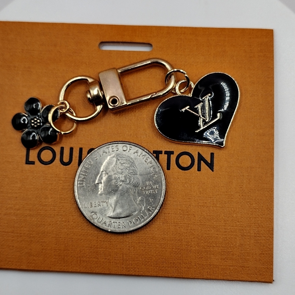 Louis Vuitton Zipper Pull, Authentic. Black, Heart Shaped - Picture 3 of 5